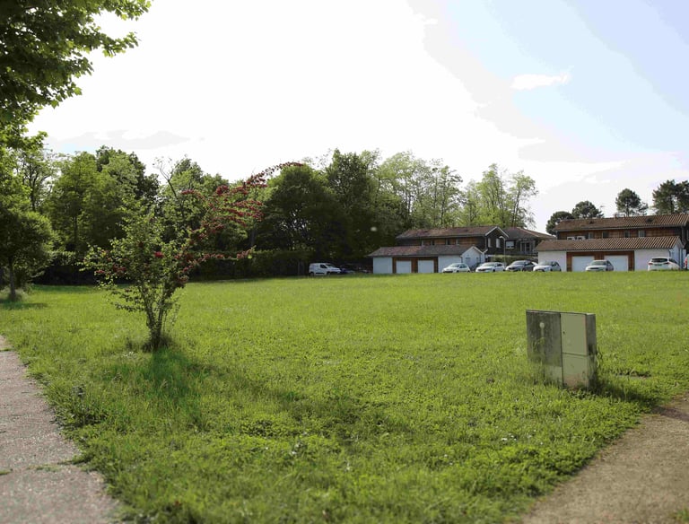 Terrain salle multiservices