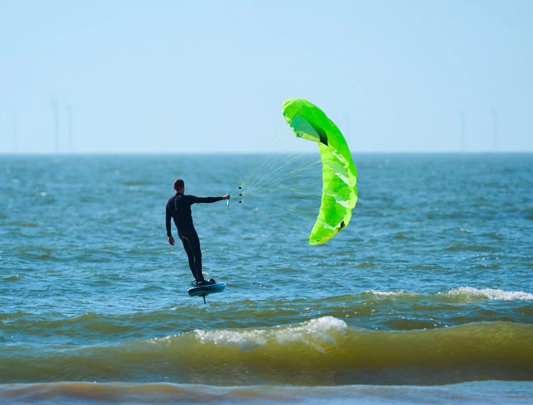 Parawing pamoka – kombinacija tarp wing foil ir kaitavimo ant vandens