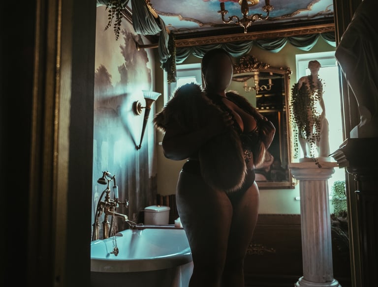 Ebony escort in a bathroom, Luxembourg