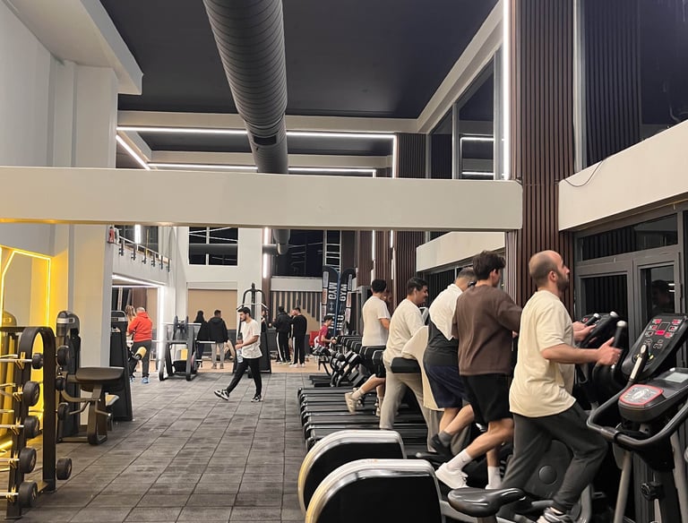 a gym room with a lot of people on the floor