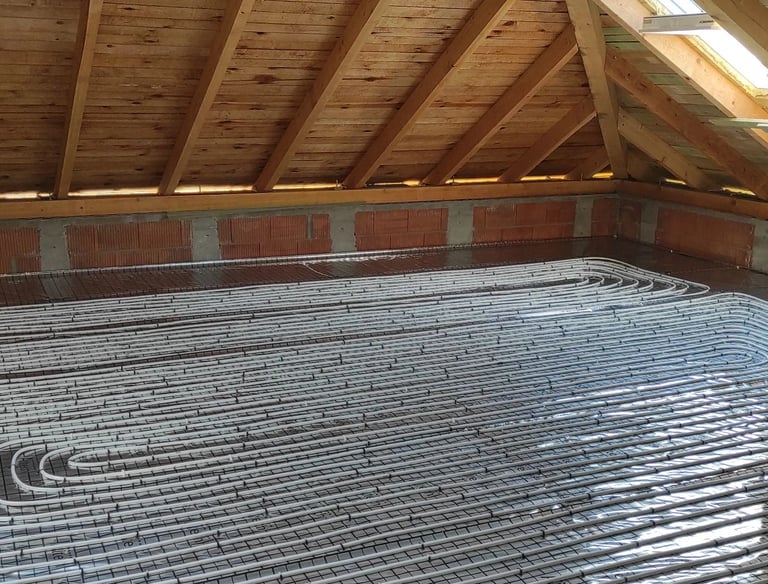 ogrzewanie podłogowe na poddaszu