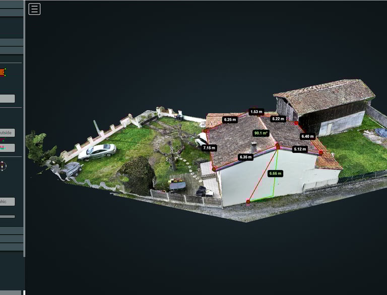 Photogrammétrie 3D d'un toit de maison montrant les mesure numérique et les dimension architecturale