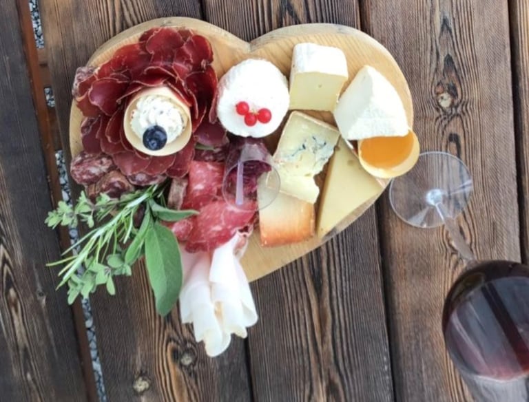 Traditional Aosta Valley charcuterie board and cheese to taste