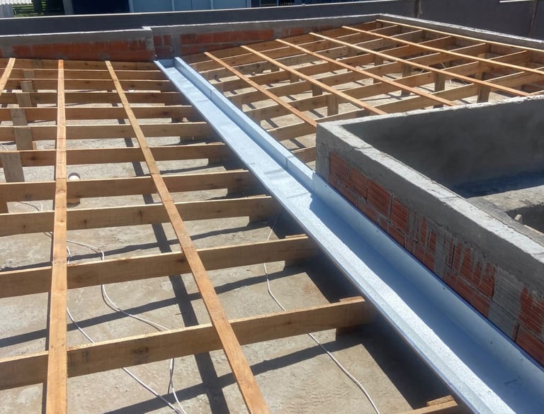 Instalação de calhas em residência na Zona Norte de Porto Alegre