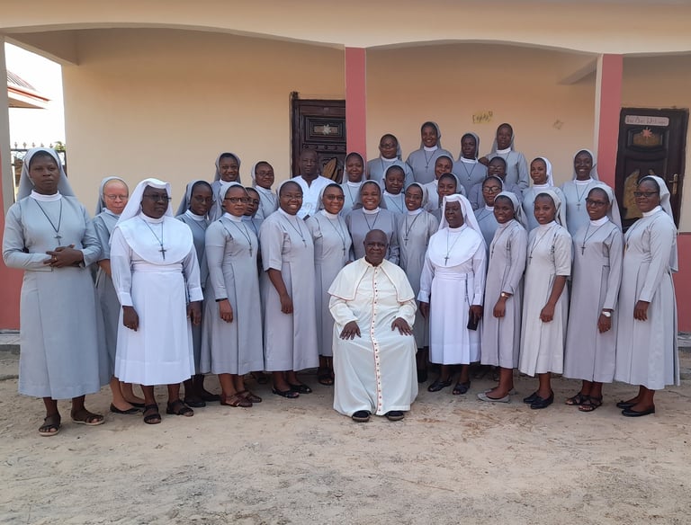 Missionary Sisters of the Divine Image congregation group portrait