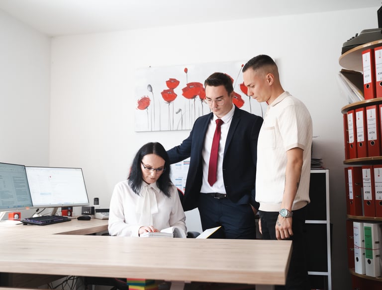 Geschäftsführerin und leitende Mitarbeiter von DSM Office Passau – kompetente Führung für Ihren Unternehmenserfolg