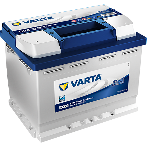 فني يقوم بتركيب بطارية سيارة جديدة في الكويت