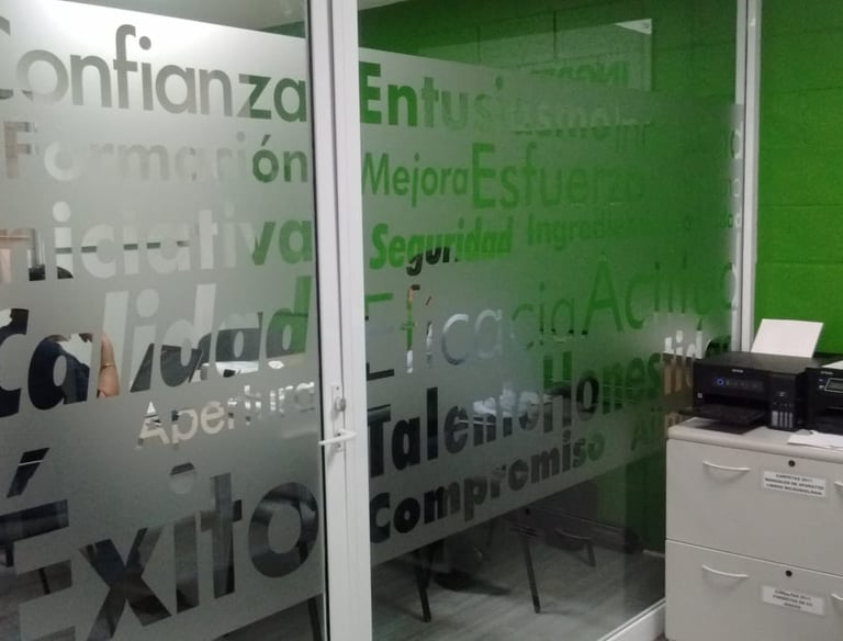 Ventajas de usar vinilos en paredes