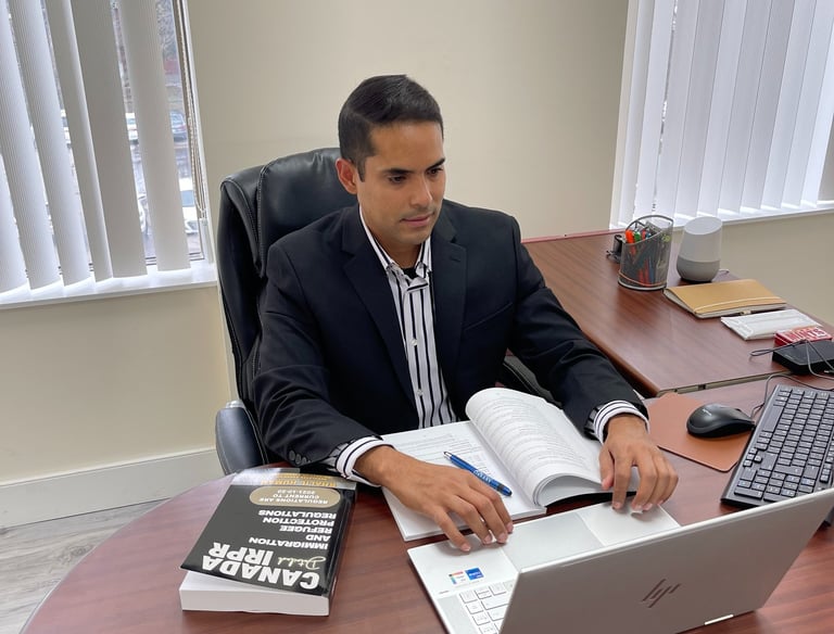 Alejandro González, Consultor (Regulated Canadian Immigration Consultant).