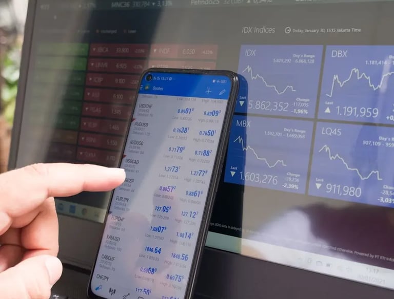 Real-time freight market and trading data dashboards for shipping risk management