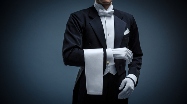 Un majordome se tient à votre disposition