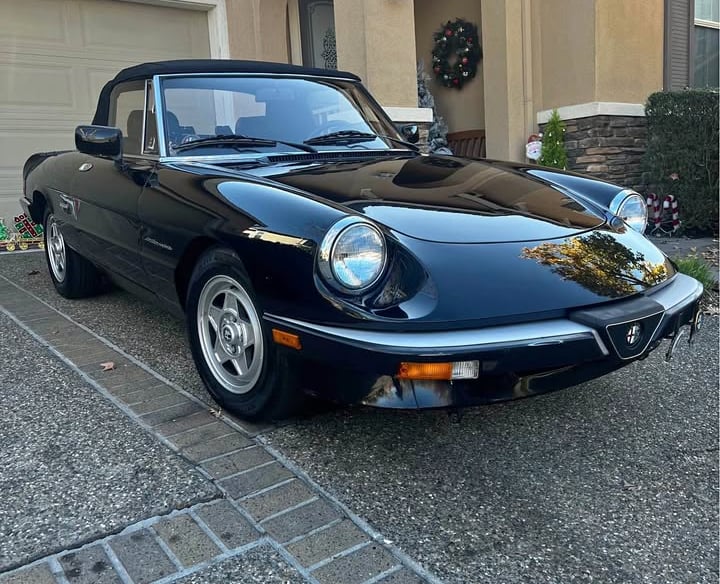 Alfa Romeo spider black car detailing mobile