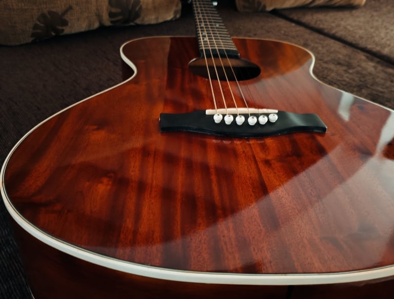 Sri Lanka handmade guitar photo