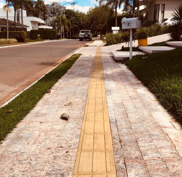 Piso Tátil amarelo