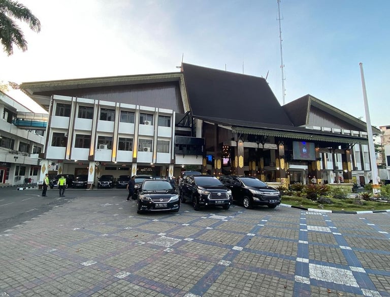 kami menjamin kendaraan yang disewakan memiliki surat-surat lengkap dan terawat dengan baik, sehingg