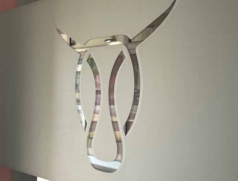 Réalisation d’un logo avec sticker verre dépoli pour un commerce