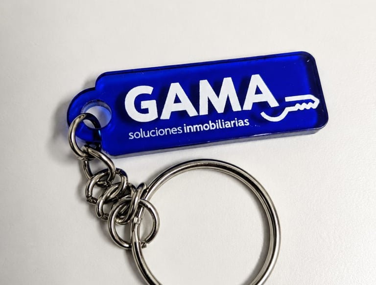 Llavero rectangular azul de metacrilato para Gama Soluciones Inmobiliarias, con anilla metálica plat