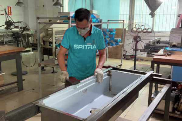 Spitra worker in Factory