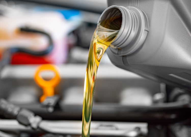 Serviço de troca de óleo realizado com especificação do fabricante em oficina mecânica de São José d