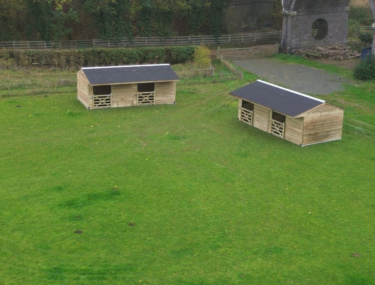 Retirement and grass livery near Banbury.
