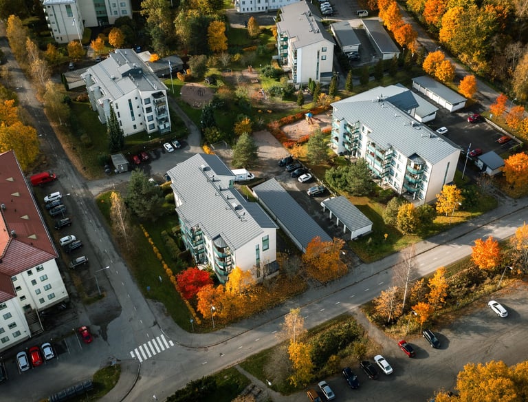 Drone-valokuvaus kiinteistöstä ja ympäristöstä – Media by Paavo Nenonen