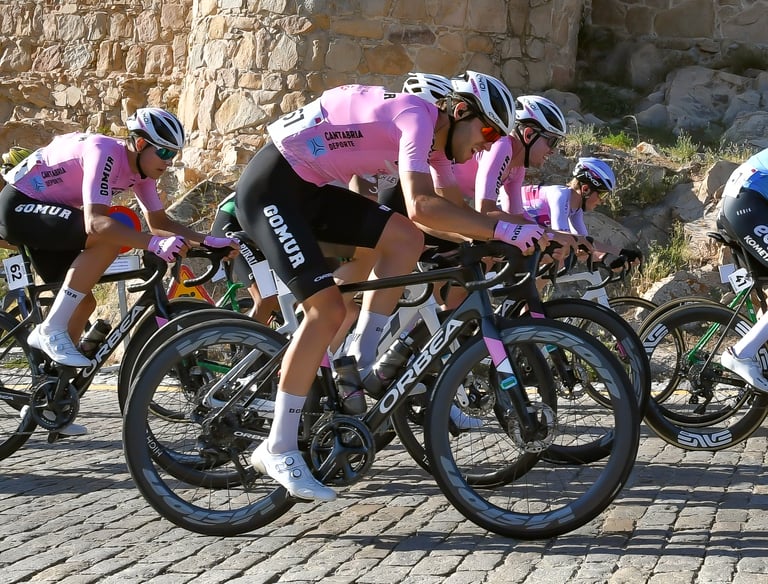 foto equipo gomur vuelta avila