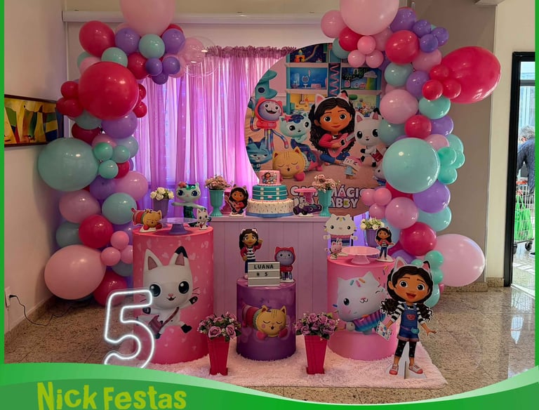 Aluguel de decoração infantil A Casa Mágica da Gaby na Freguesia do Ó com mesa decorada temática