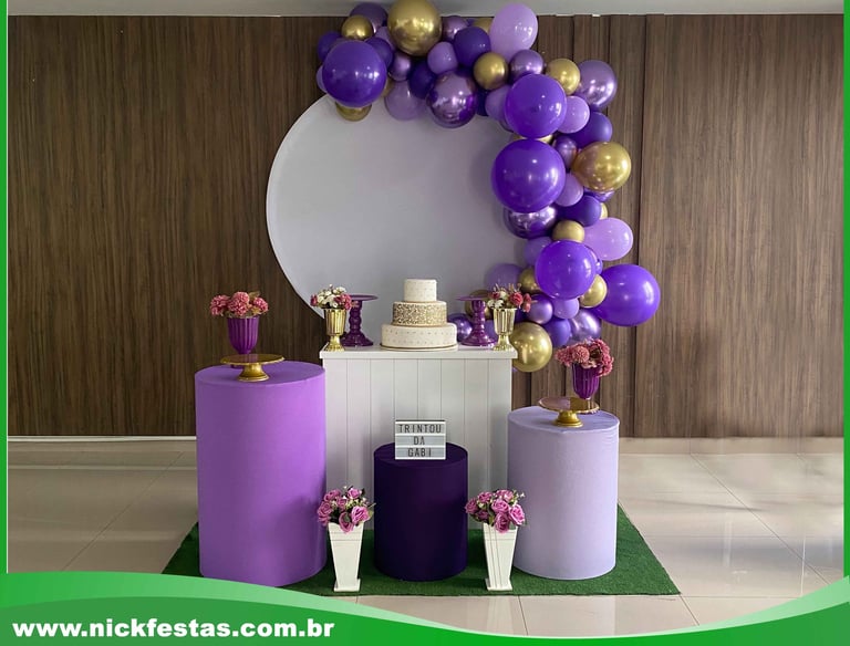 Aluguel de decoração roxo e lilás na Freguesia do Ó com mesa decorada temática para festa