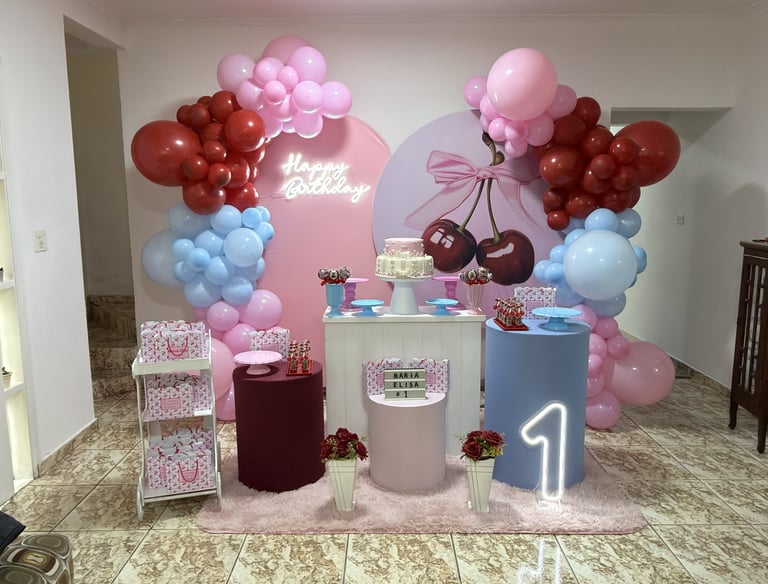 Decoração cerejinhas na Freguesia do Ó com balões e mesa decorada para chá de bebê ou festa infantil