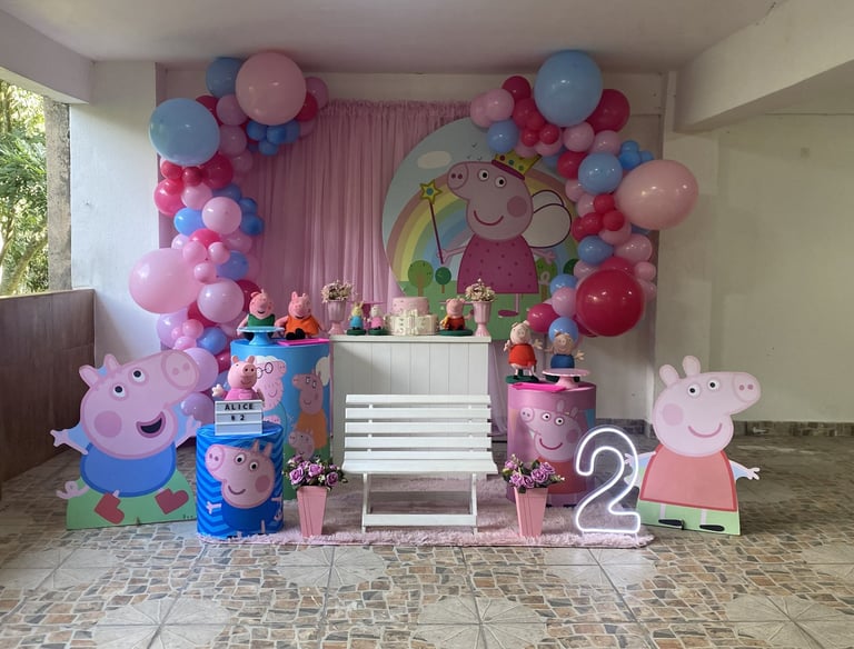 Aluguel de decoração infantil Peppa Pig na Freguesia do Ó, mesa decorada para festa infantil