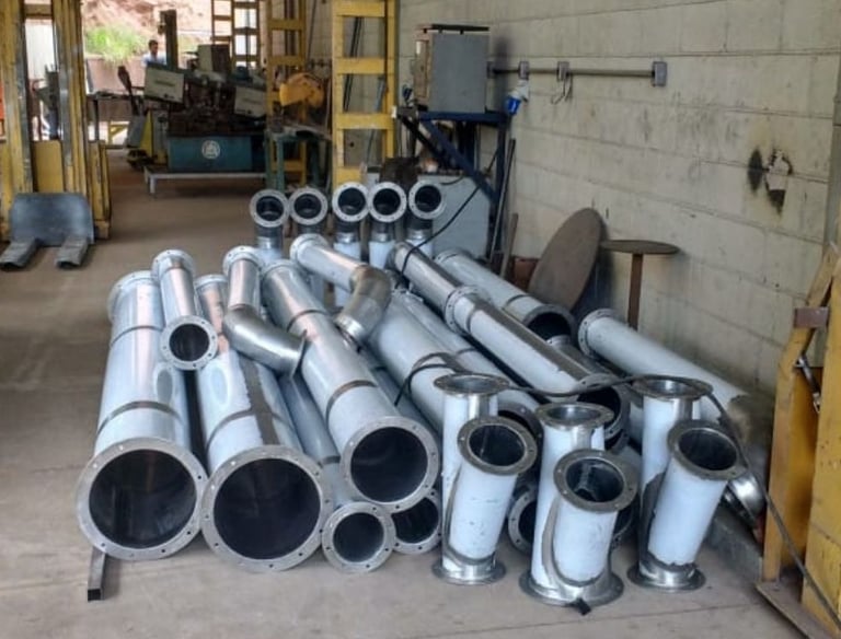 Descubra nossa expertise em projetar e fabricar componentes de caldeiraria, incluindo chapas dobrada