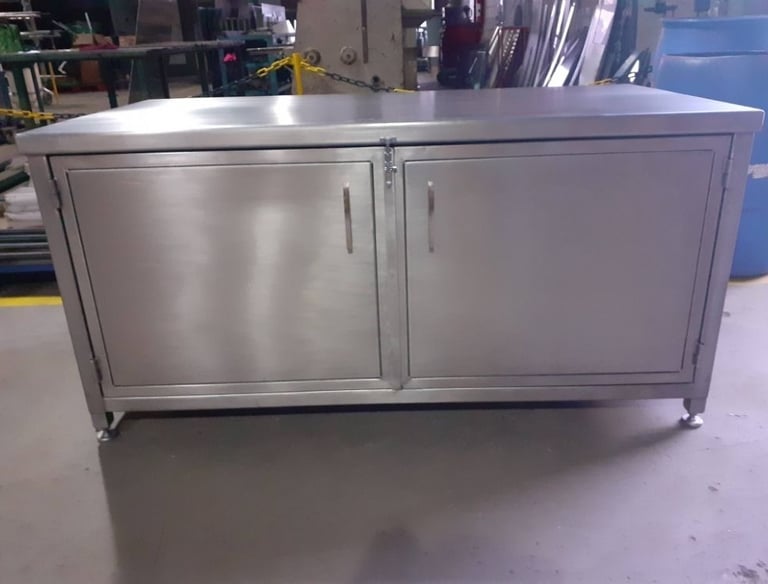 Armário tipo bancada industrial em aço inox com gavetas e rodízios, Mesa de apoio e trabalho em aço