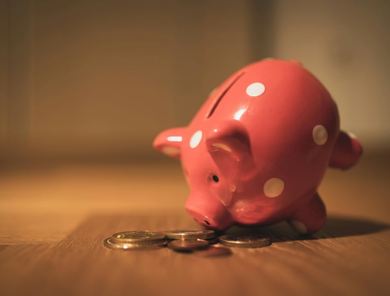 Sparkasse in Form eines rosafarbenen Schweinchen