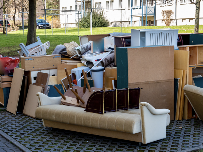 encombrants sur le trottoir