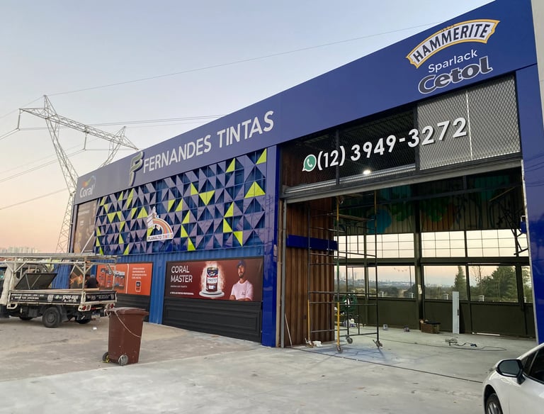 Projeto de fachada comercial moderna em Jacareí