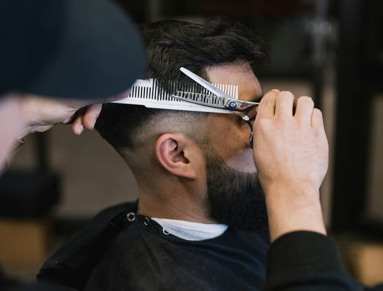 Barberis Vijūkuose - vyriškas kirpimas ir barzdos formavimas