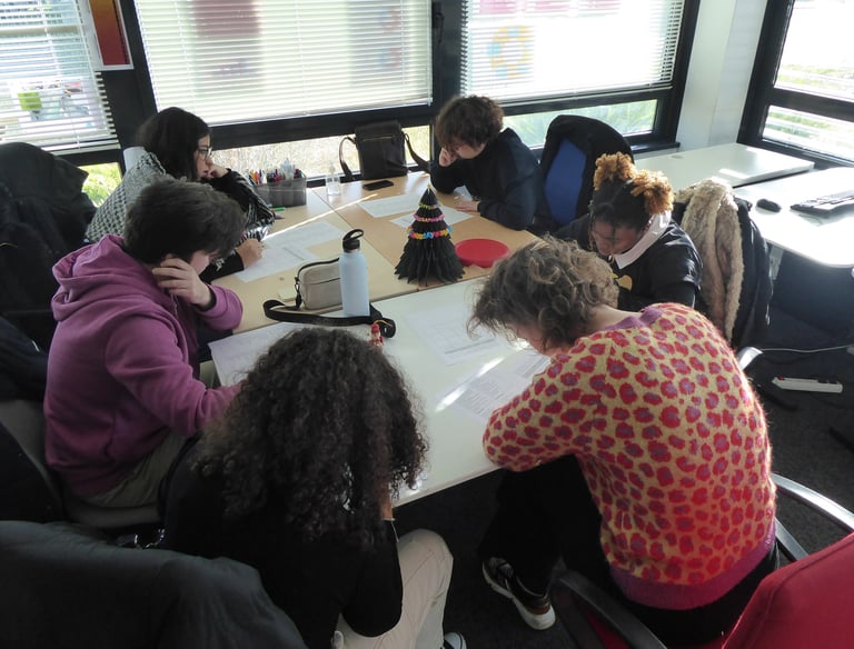 Groupe de personne en formation sur les émotions en entreprise