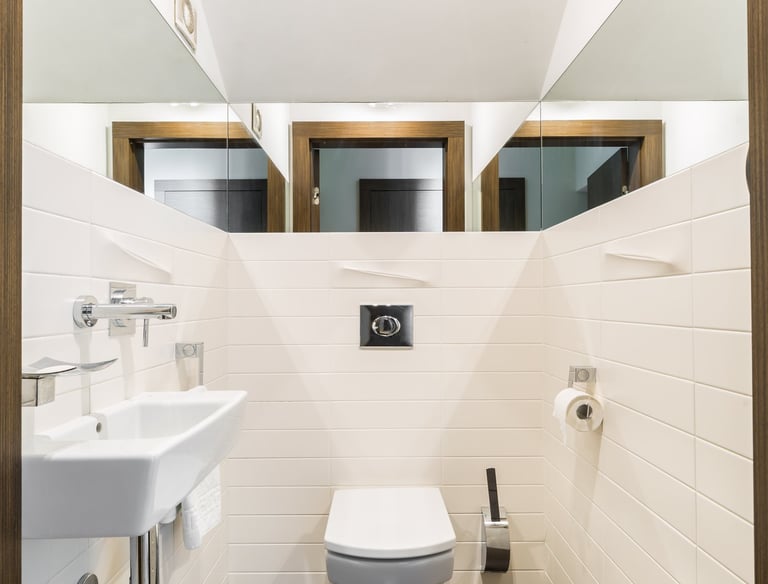 Modernisiertes Badezimmer mit neuen Fliesen und Armaturen in Aachen