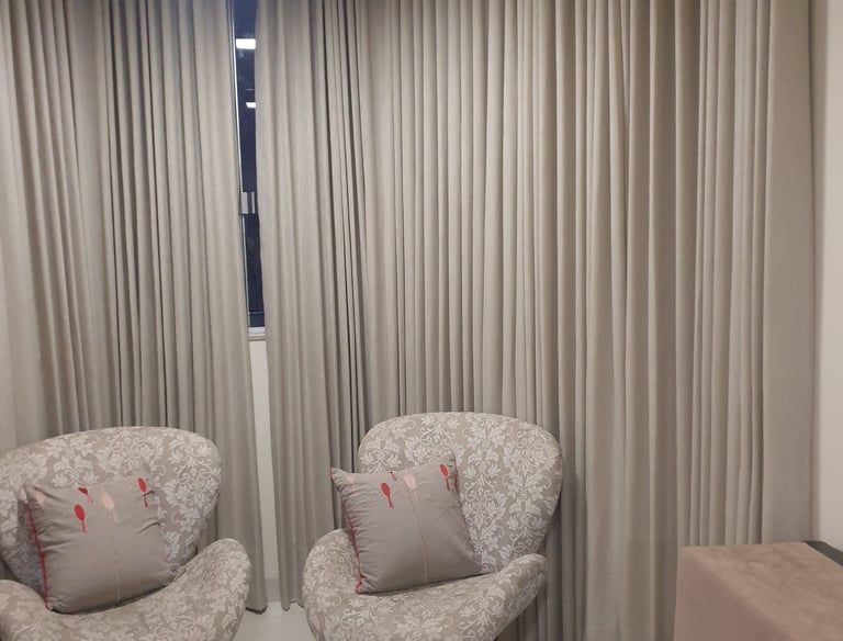 A Brise Cortinas e Persianas é especialista em cortinas sob medida, persianas modernas, rolos e blac