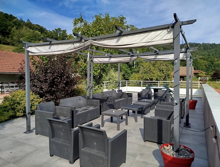 Terrasse avec canapés de jardin