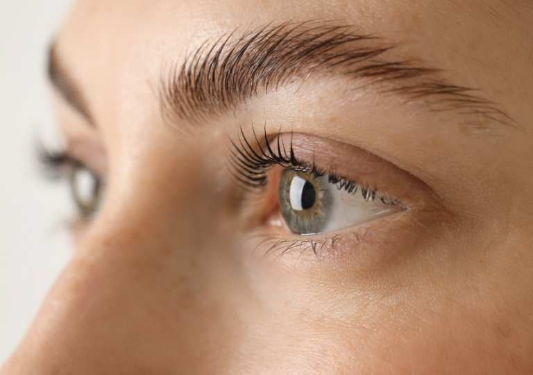 Nova - Wimpers & Wenkbrauwen