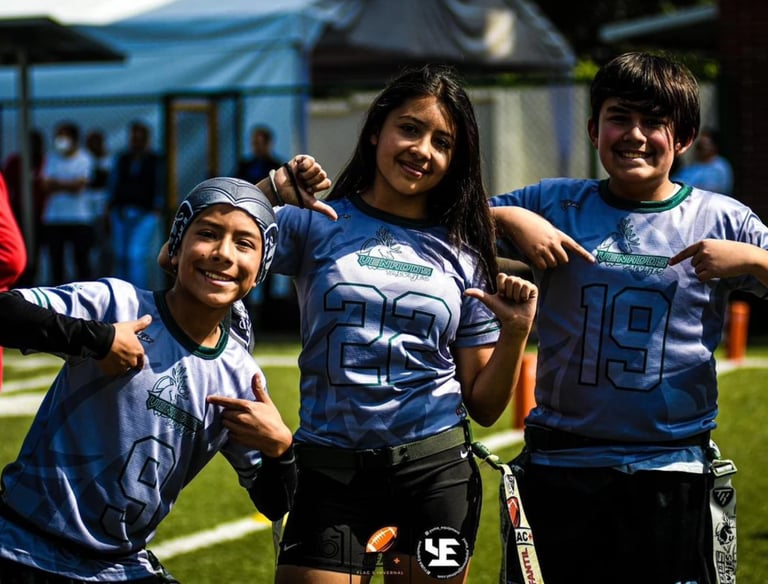 Jóvenes del equipo Venados Salvajes posando para una foto