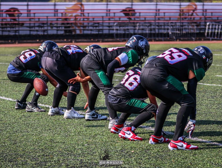 Miembros del equipo de football americano entrenando