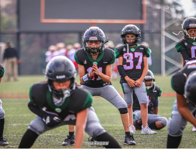 Grupo de jugadores de football americano de 11 años de la categoría Irons jugando football americano