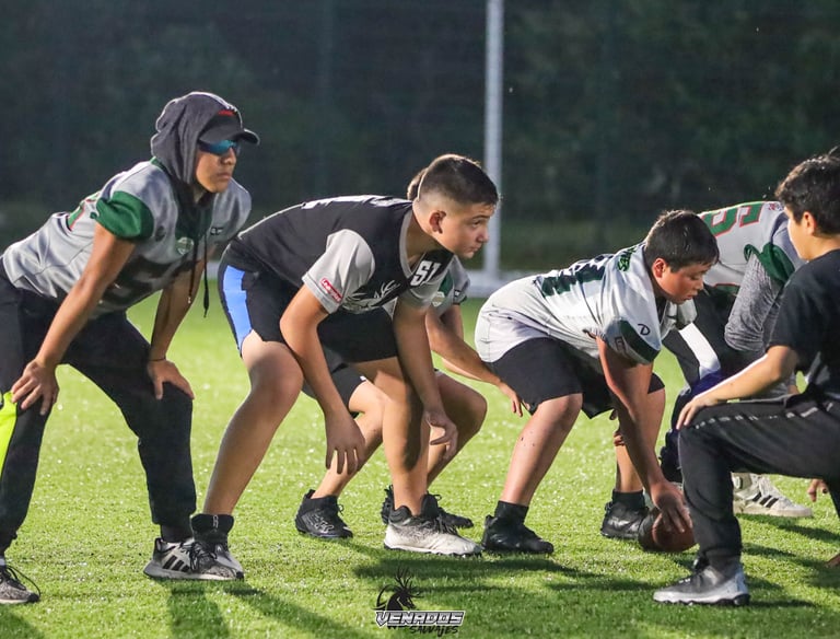 Jugadores de la categoría U16 de Venados Salvajes en formación