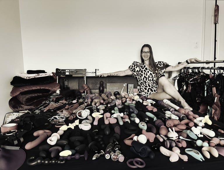 Pleasurelit Patricia - The Pleasure Explorer and Educator