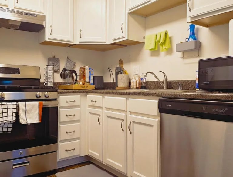 Modern kitchen featuring stainless steel appliances and in-unit laundry at Apartment for Rent Anacos