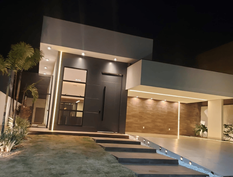 Fachada de uma casa com iluminação inteligente