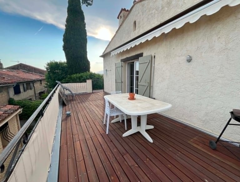 Appartement T2 balcon vue panoramique à vendre Montauroux REF019 — Agence des Ormes
