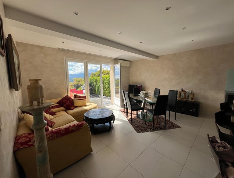 Villa rénovée à vendre Montauroux REF018 — Agence des Ormes